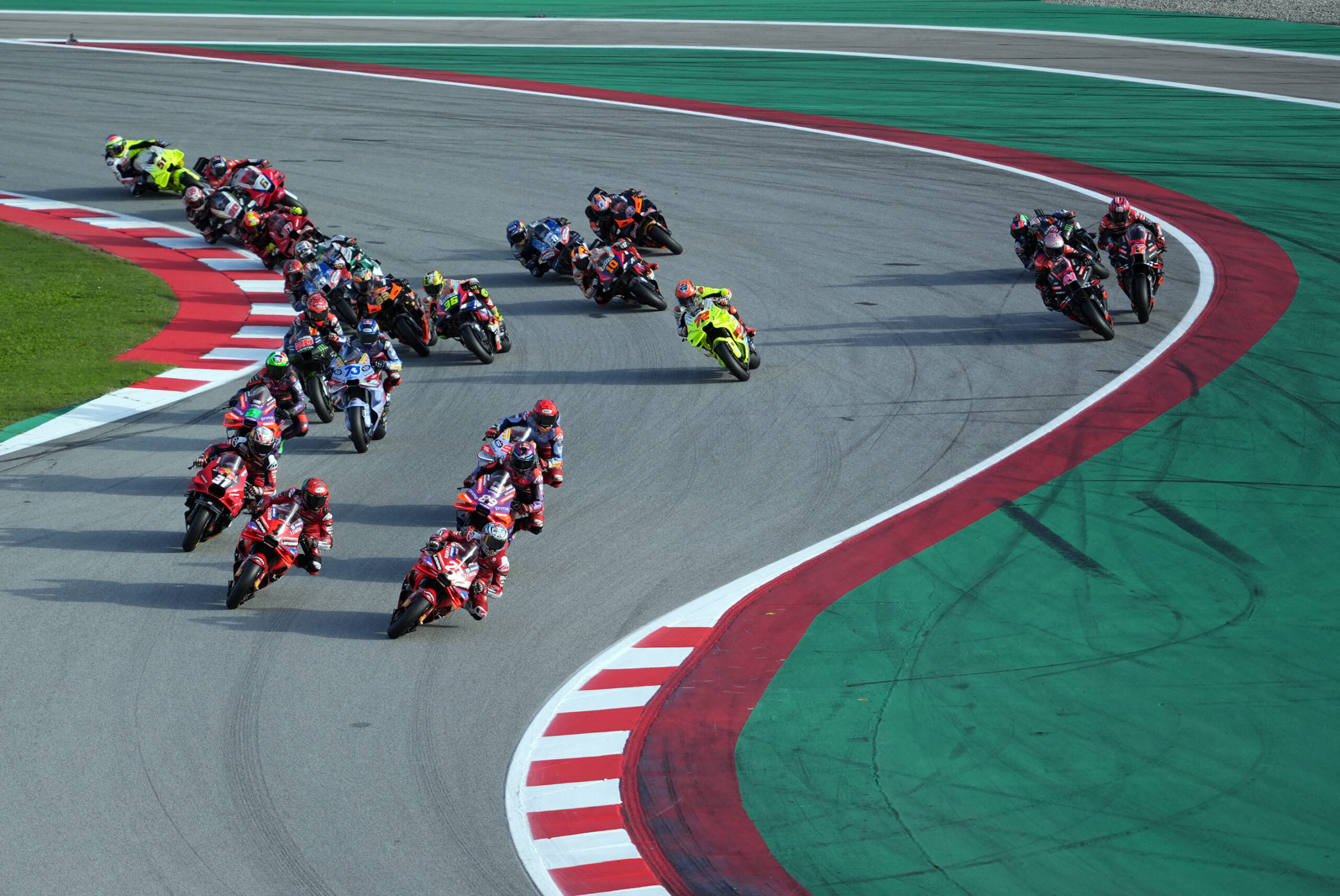 CEO da Aprilia vê “futuro brilhante” da MotoGP, mas pede “patrocinadores maiores”