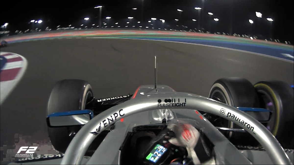 Aron perde duas posições por colisão na sprint da F2 no Catar. Bortoleto sobe para 5º