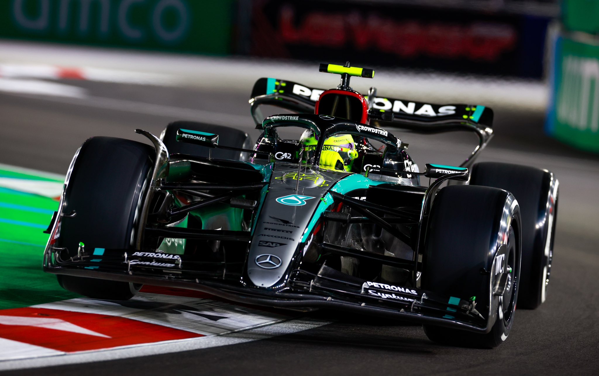 Hamilton evita admitir error en clasificación y habla de “dar lo mejor” en Las Vegas