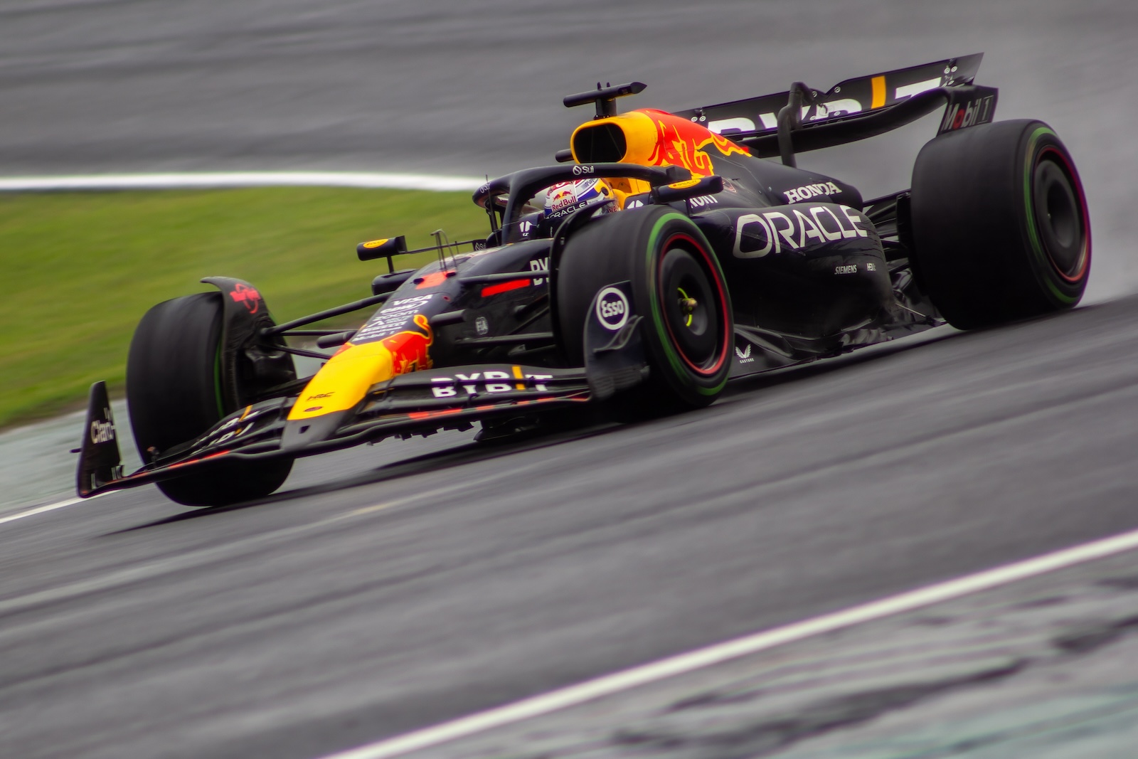 Red Bull admite “arrependimento” curto por troca de motor de Verstappen no Brasil