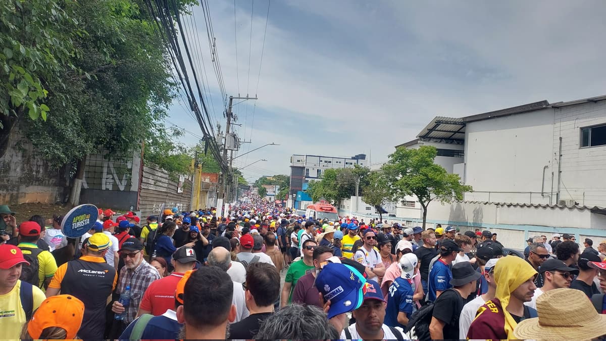 Aficionados pasan más de 3 horas haciendo cola y se pierden la sprint del GP de Sao Paulo