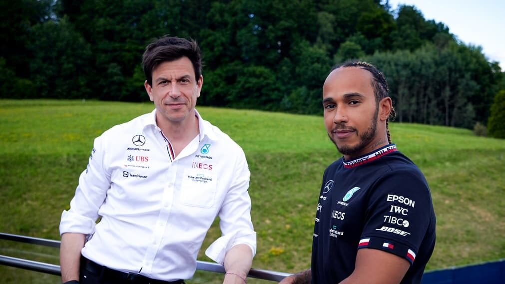 Wolff dice que se enteró del acuerdo Hamilton-Ferrari por el padre de Sainz
