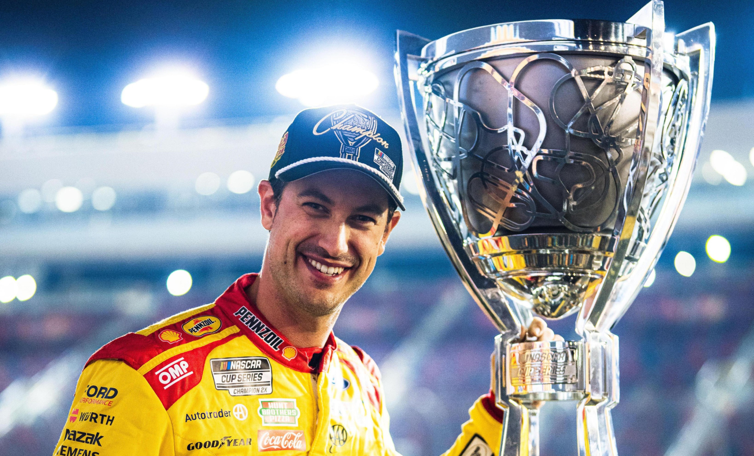 Logano contiene a Blaney, gana en Phoenix y logra su tercer campeonato de Nascar