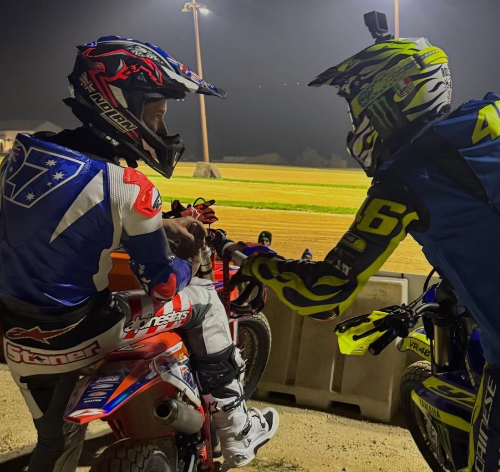 Rossi e Stoner voltam a dividir pista em reencontro no Rancho Motor em Tavullia