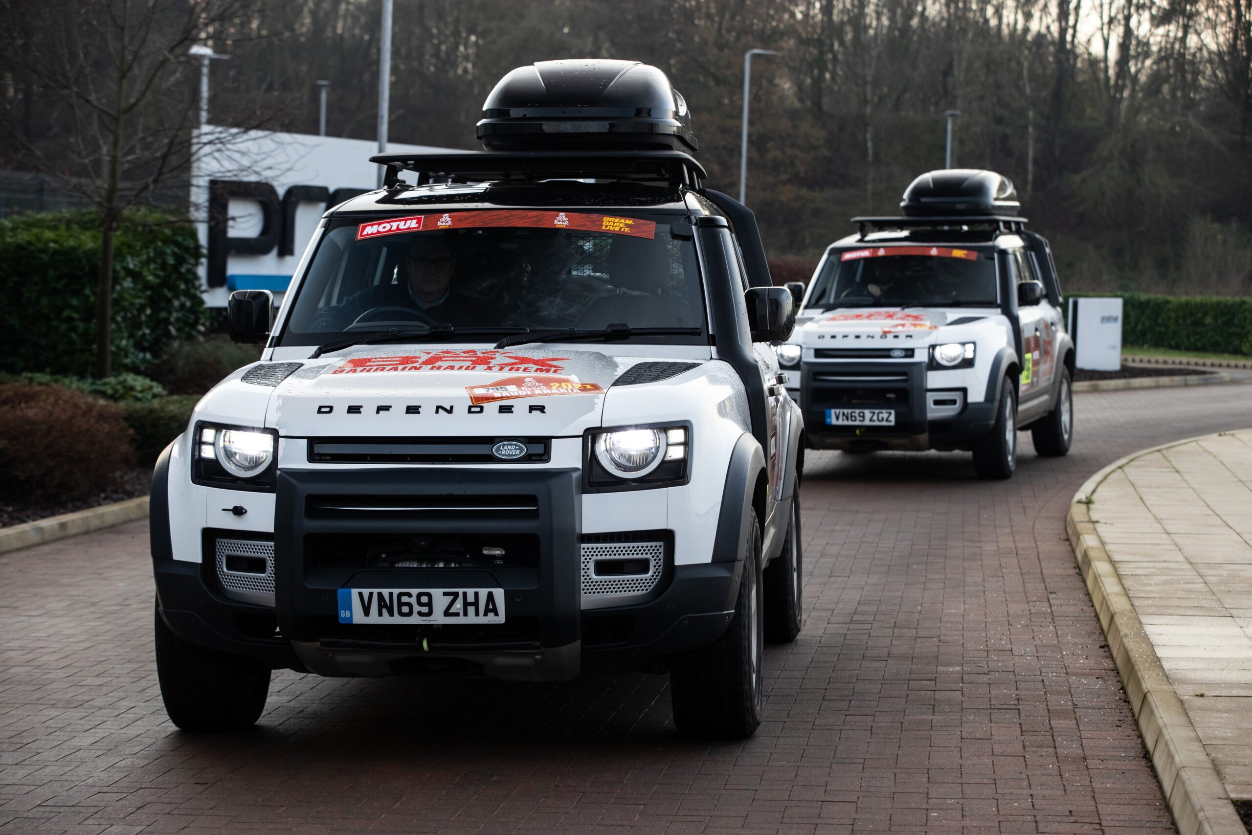 Land Rover anuncia asociación oficial con Dakar y entrada de equipo de fábrica en 2026