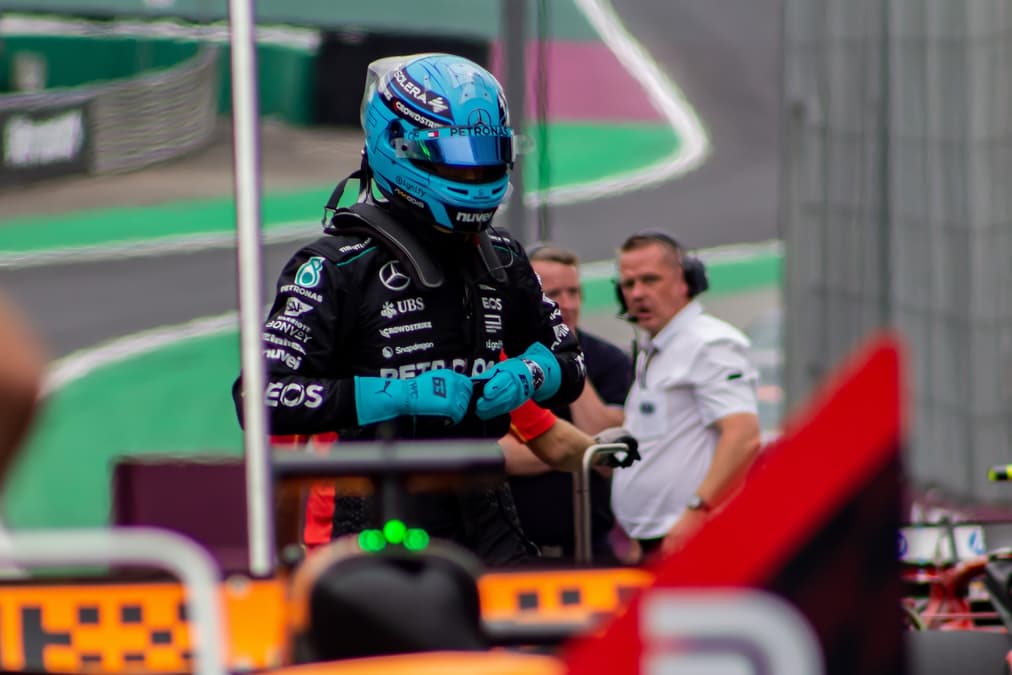 Russell pide 4 entrenamientos libres y una laguna en techo de gasto para los jóvenes en F1