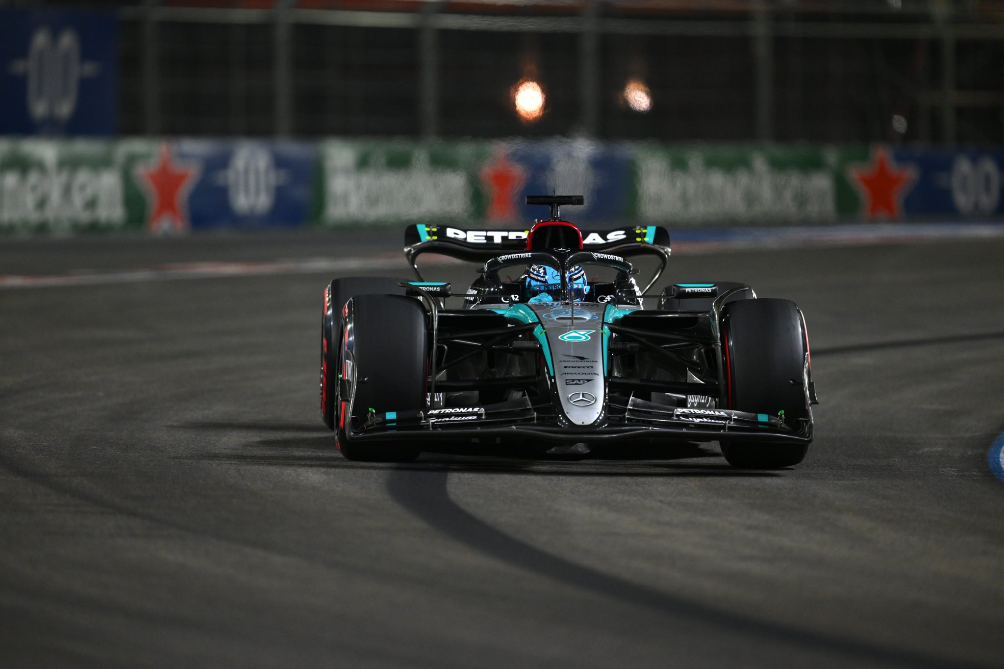 Russell celebra pole “increíble” y se vuelve a sorprender del ritmo de Mercedes en Las Vegas