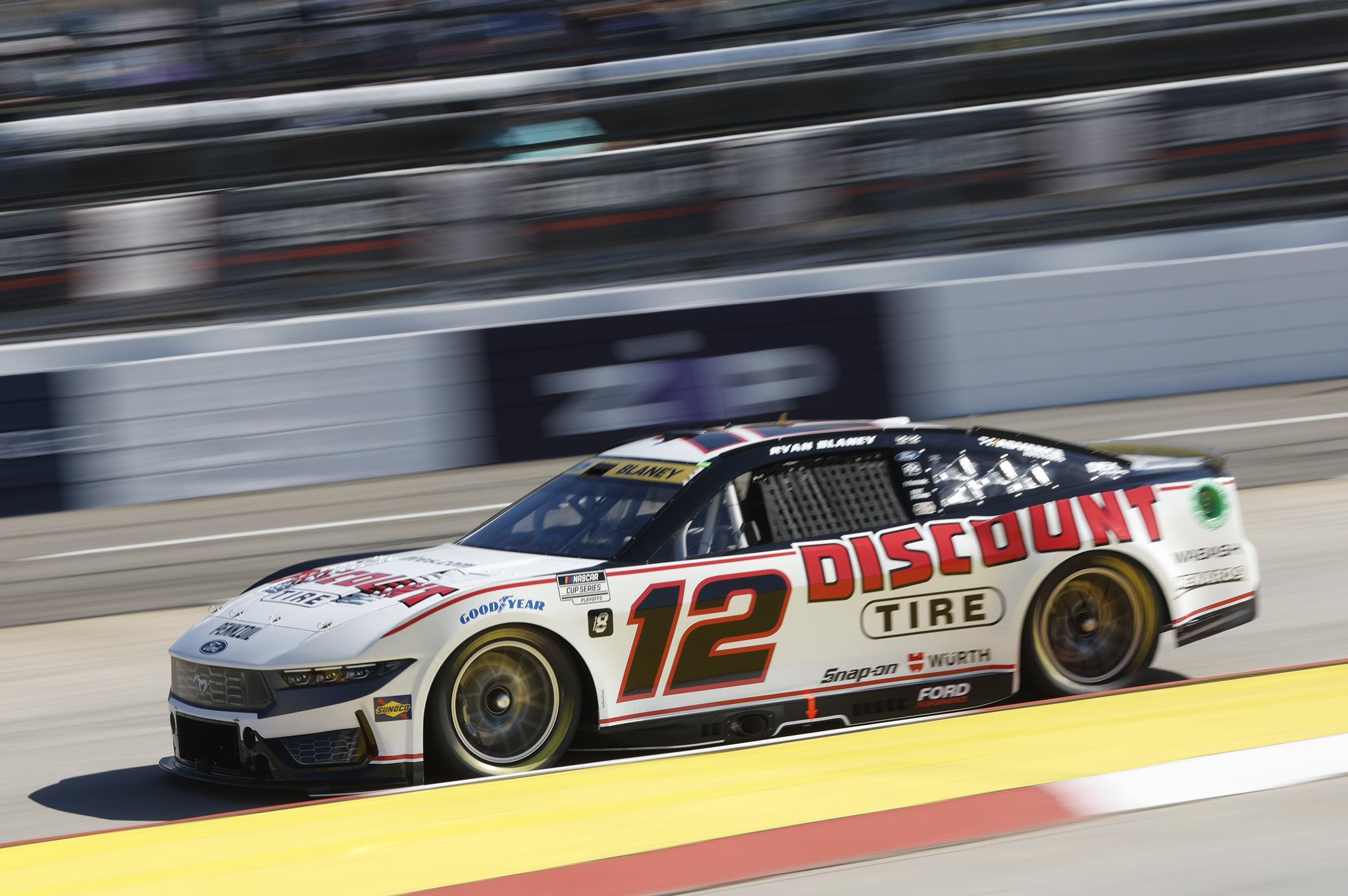 Blaney gana en Martinsville y pasa a la final de la NASCAR. Bell eliminado tras penalización