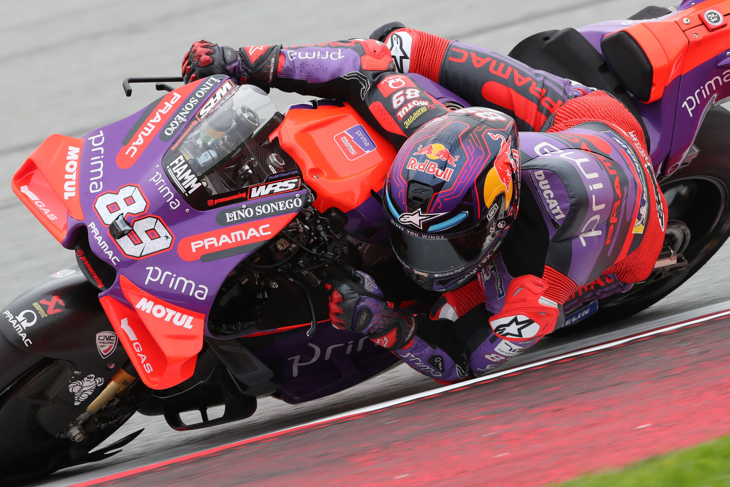 Martín é campeão da MotoGP com 3º lugar no GP Solidário de Barcelona. Bagnaia vence