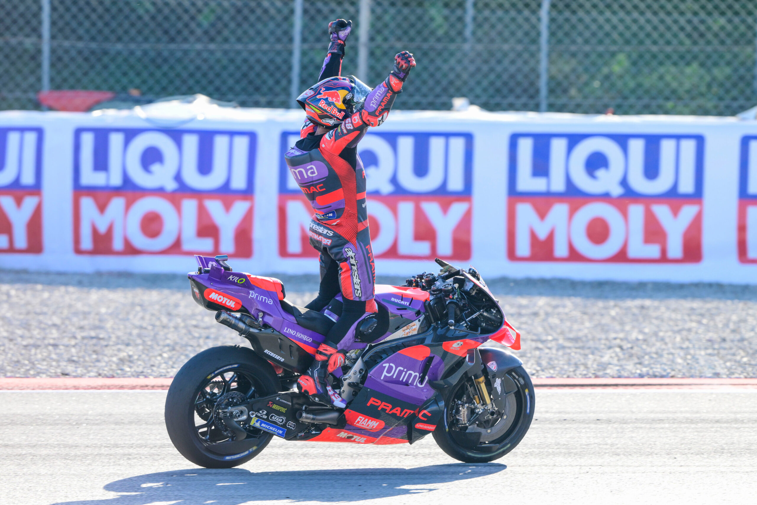 Martín se diz “chocado” e relembra “longa jornada” até conquista de título na MotoGP