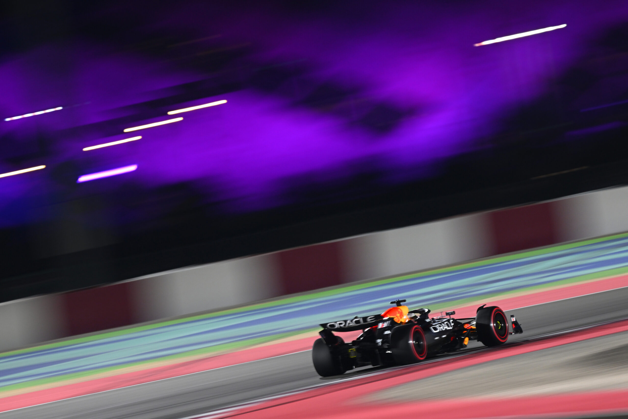 Verstappen prevalece en duelo ante Russell y marca la pole en Qatar; Colapinto es 19°