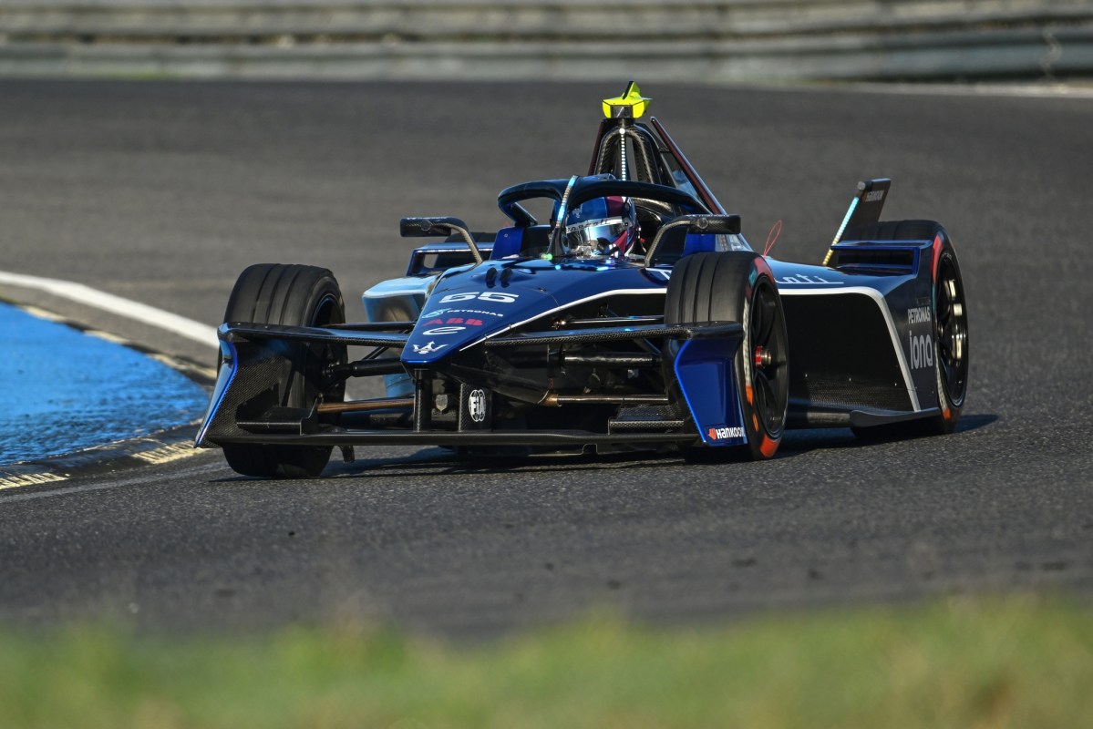 Hughes lidera TL2 da Fórmula E com Maserati em pista molhada no México. Di Grassi é 14º