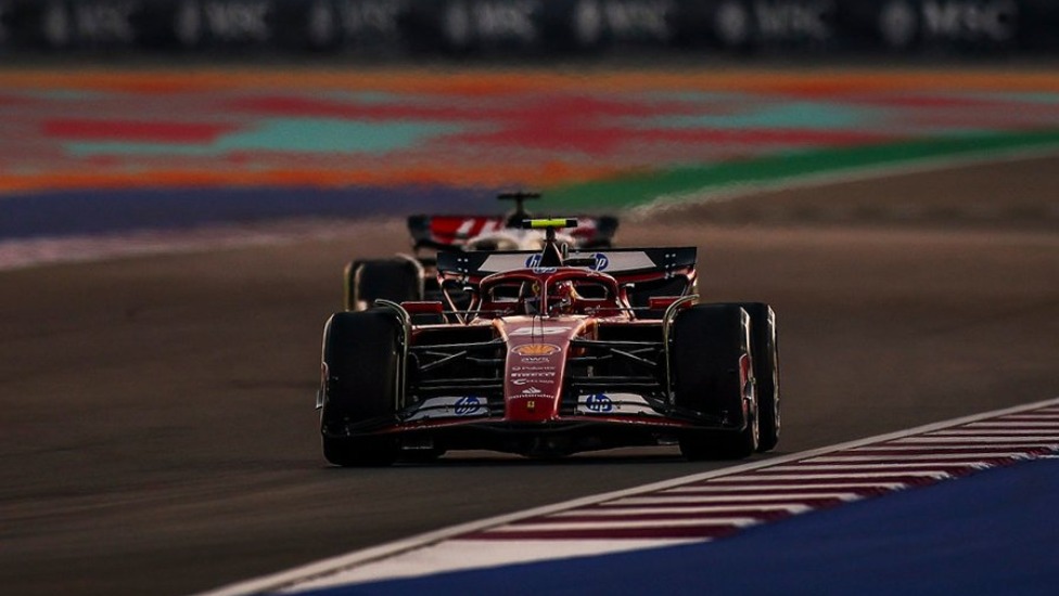Sainz señala «problemas de agarre» y pide mejora en Qatar: «No podía doblar»