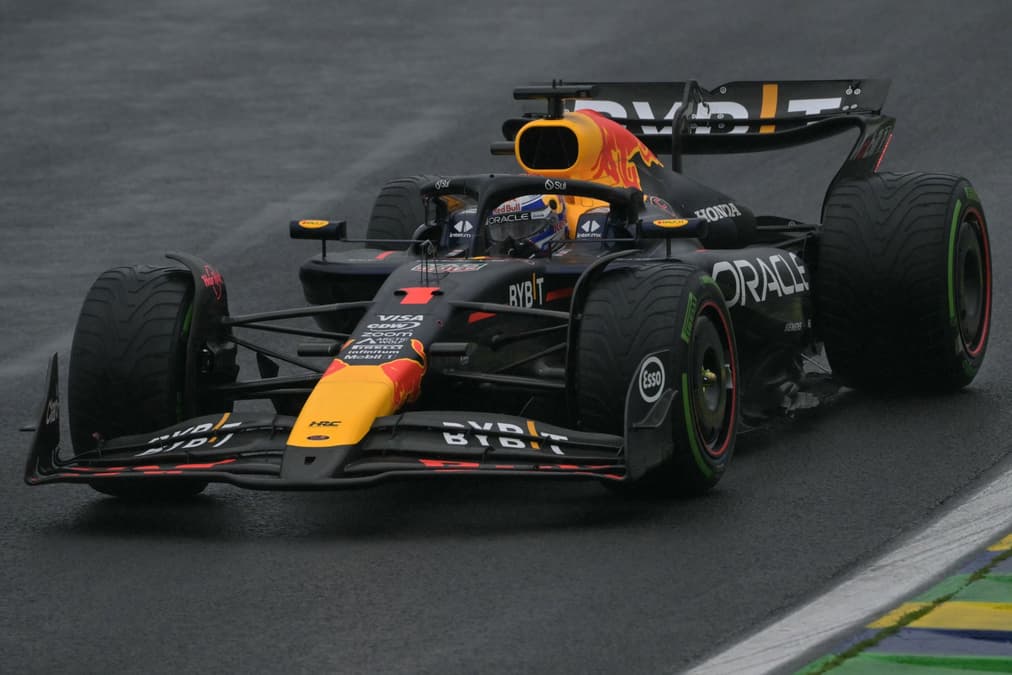 Verstappen cita una “montaña rusa de emociones” y celebra la victoria en Interlagos