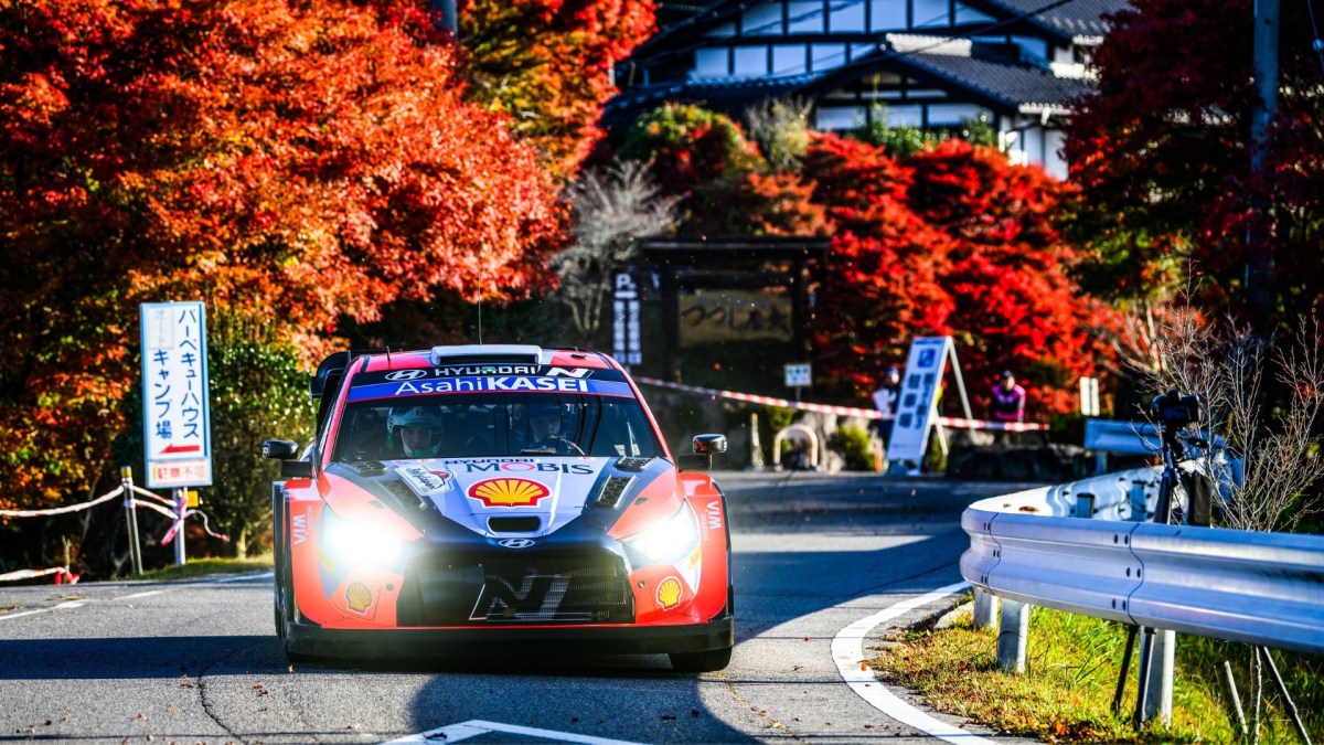 Tänak domina dia no Rali do Japão e mantém esperanças de título do WRC. Neuville quebra