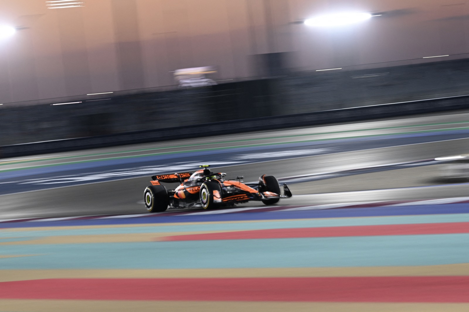 Norris mira maximizar pontos no Catar e vê “trabalho feito por hoje” com pole da sprint