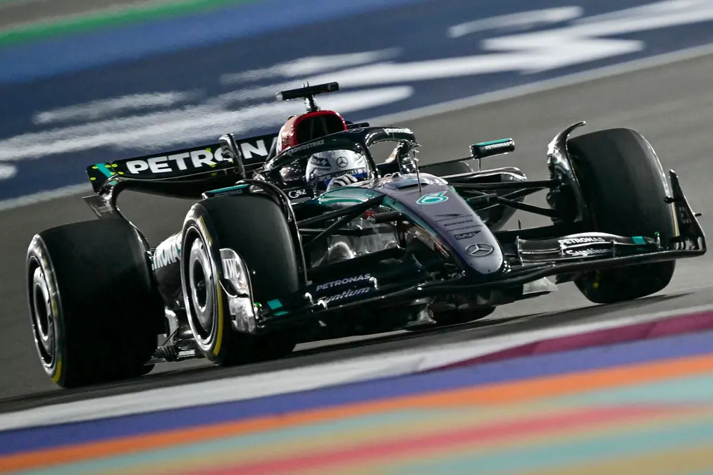 Mercedes quiere batir a McLaren en carrera sprint de Qatar: “Se trata de tomar la punta”