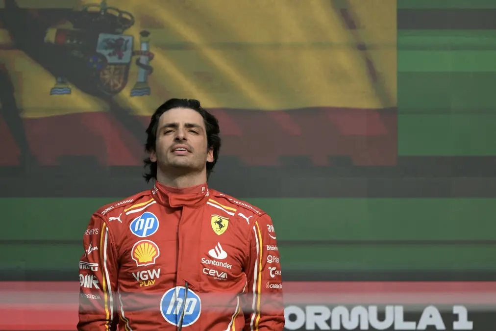 Sainz alaba la evolución de Ferrari en F1 2024 tras tener un “coche imposible de conducir”