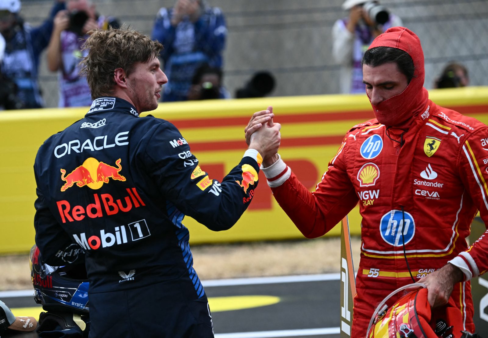 Sainz niega “mala relación” con Verstappen y cuestiona decisión de Red Bull