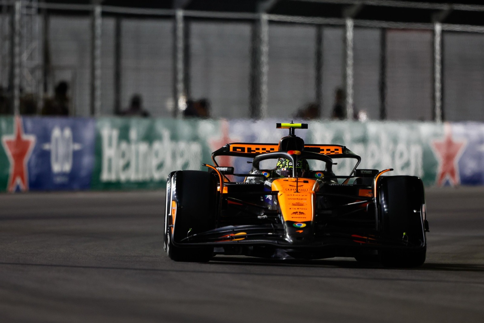 Norris minimiza efeito de mudança em asa da McLaren na briga pelo título: “Bobagem”