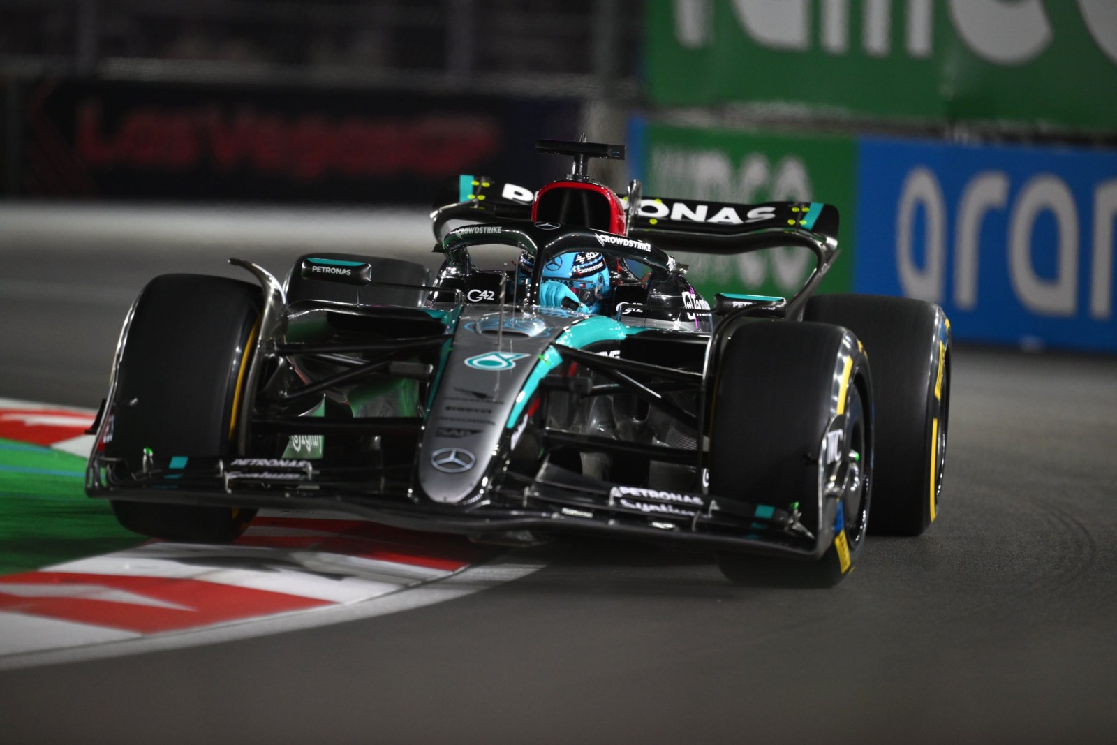 Russell mantém Mercedes em alta e lidera treino livre 3 do GP de Las Vegas. Norris é 4º