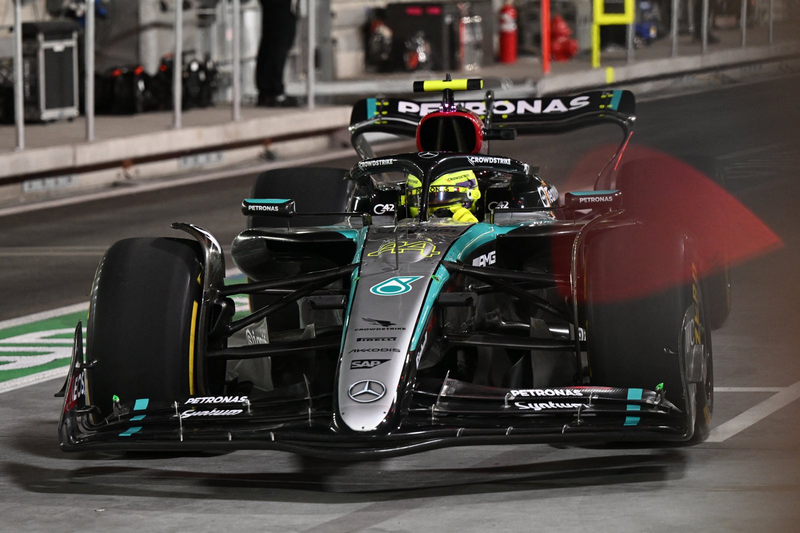 Hamilton comanda la FP2 del GP de Las Vegas sobre Norris; Verstappen, 17°; Colapinto, 18°