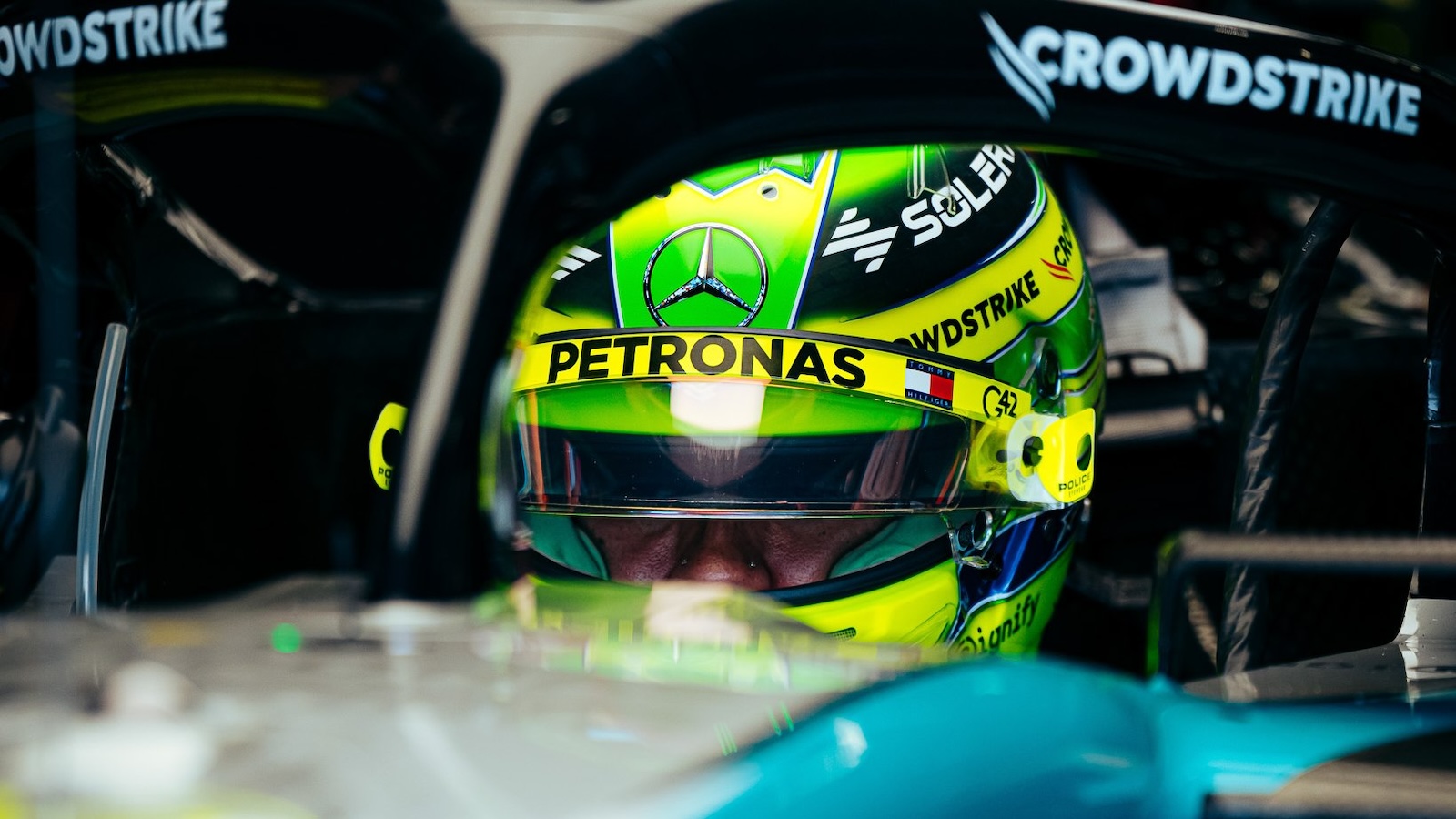 Hamilton vê Mercedes com “pior carro de todos os tempos” e diz que W13 “era melhor”