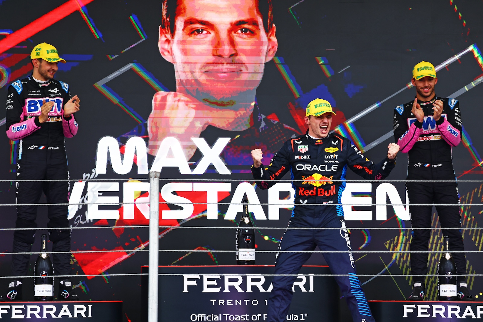 Verstappen resiste a fase tempestuosa e beija tetra da F1 com bênçãos de show no Brasil