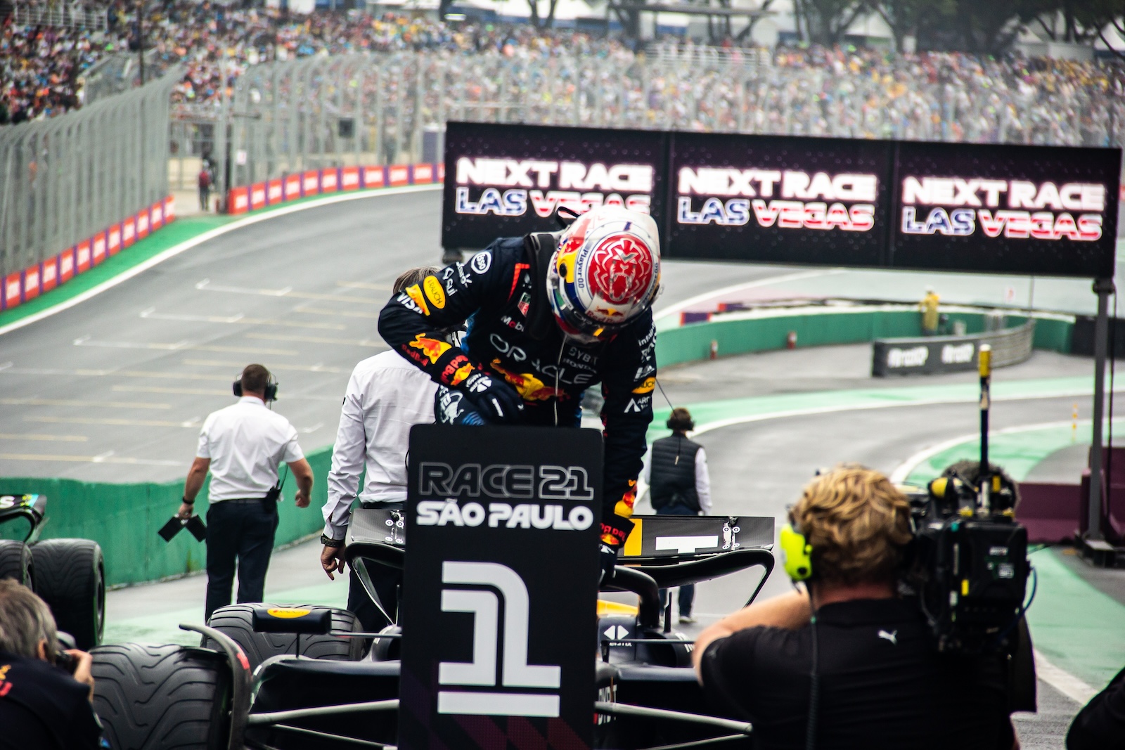 Red Bull exalta Verstappen no Brasil e compara a Senna em ‘melhor 1ª volta da história’