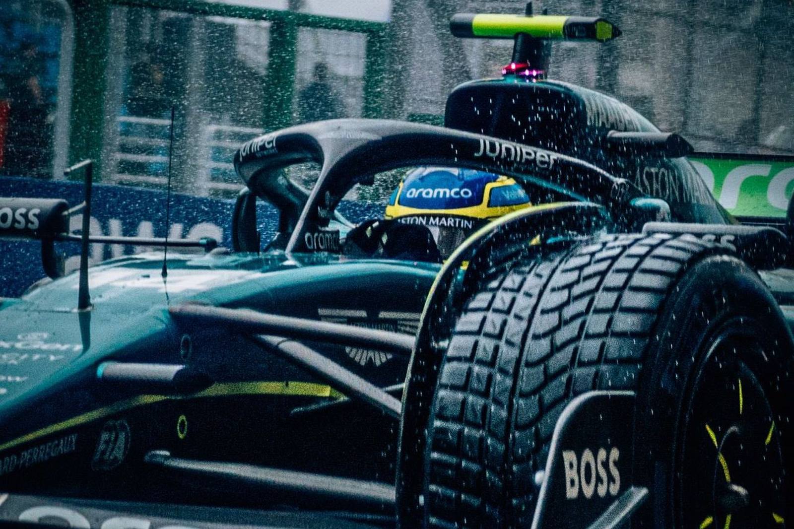 Alonso critica a Pirelli tras el caos en el GP de São Paulo: «No tenemos neumáticos de F1»