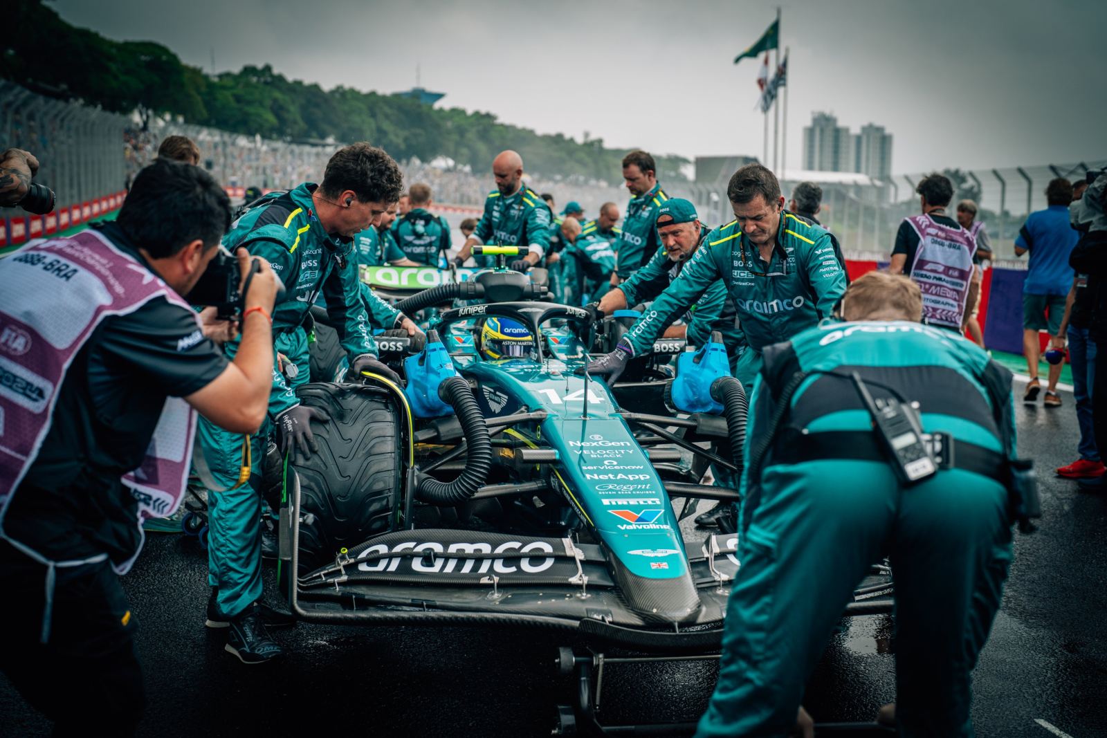 Aston Martin destaca “líderes experimentados” y explica cambios estructurales en F1