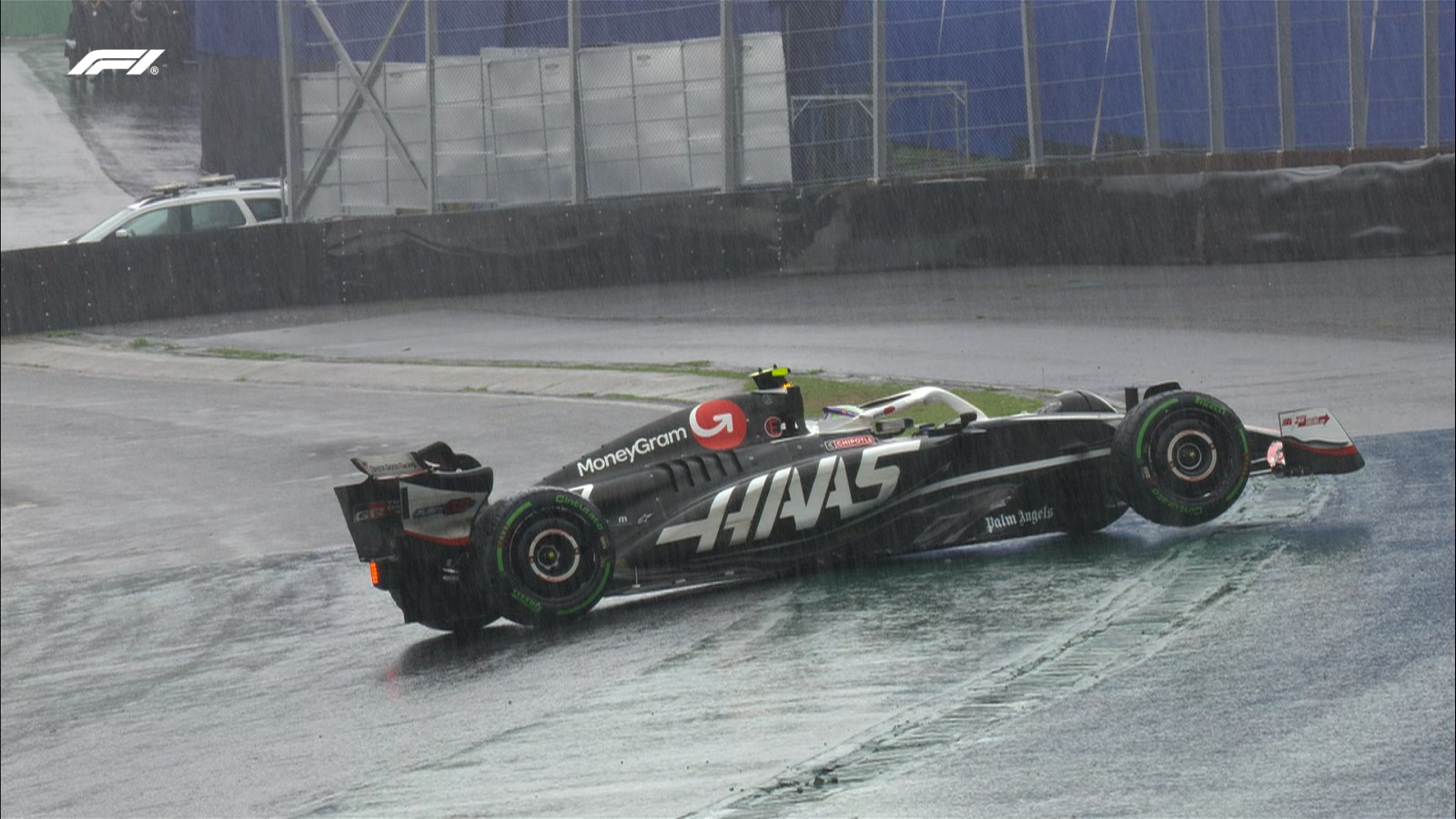Hülkenberg vira primeiro piloto a receber bandeira preta na F1 desde Massa em 2007