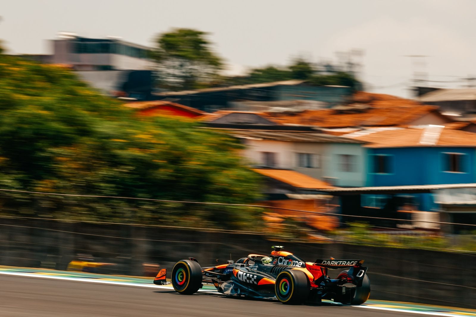 Norris sai na frente no Brasil e põe McLaren na liderança do TL1 do GP de São Paulo