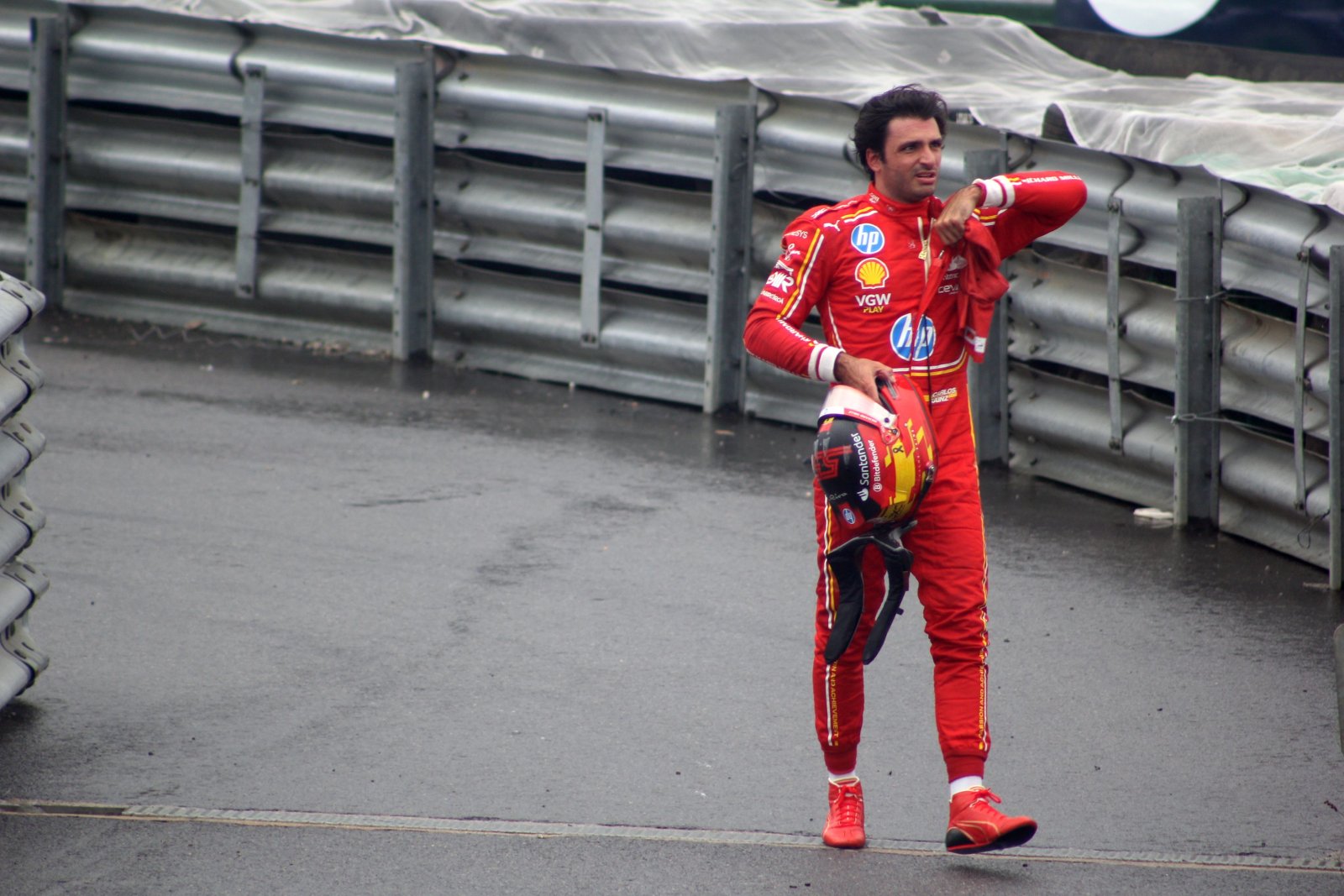 Ex-chefe de equipe na F1 critica e vê demissão de Sainz como “suicídio” da Ferrari