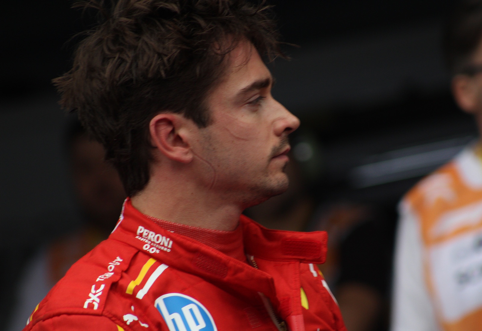 Leclerc vive nova onda a favor, mas tem de crescer de vez por duelo com Hamilton e título