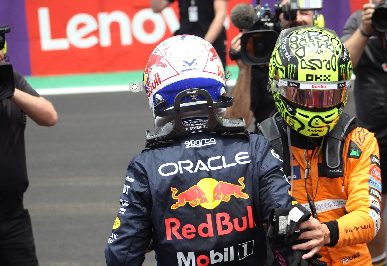 Norris despenca em briga contra gigante Verstappen e não está pronto para reinar na F1
