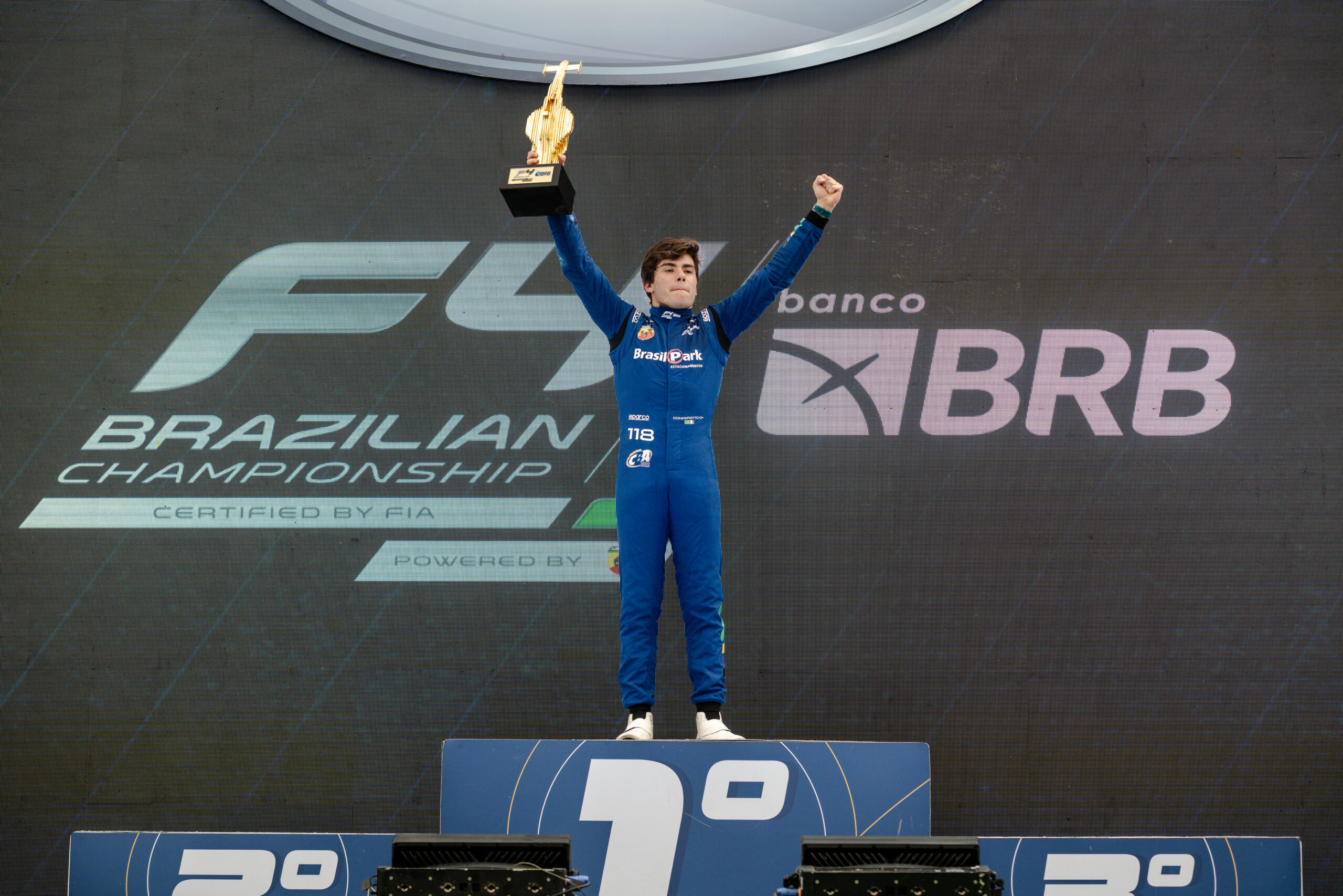Comparatto conquista título da F4 Brasil 2024. Grotta vence corrida 3 em Interlagos