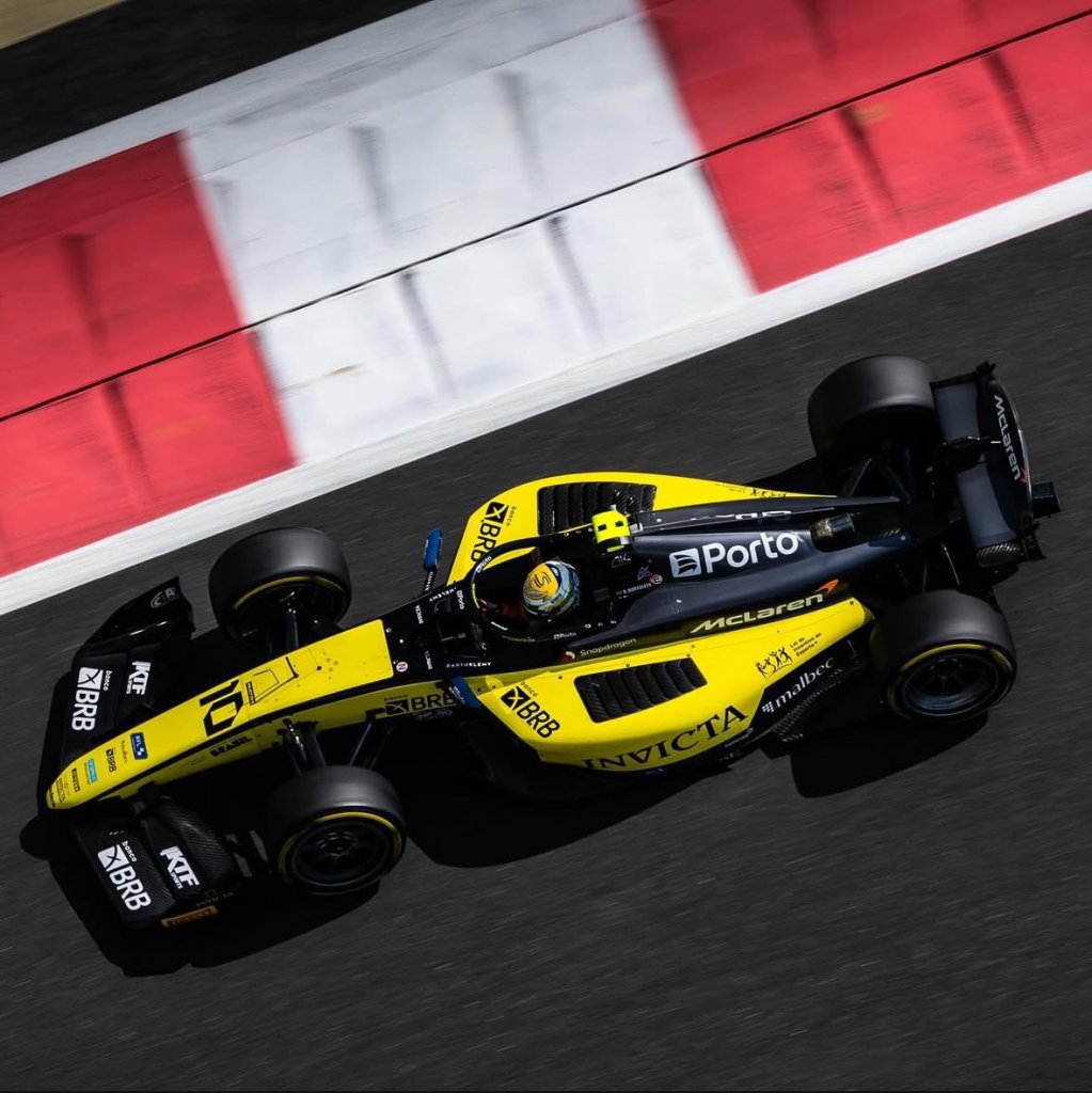 Bortoleto toma la punta y Hadjar se queda detenido en la largada de la definición de la F2 en Abu Dhabi