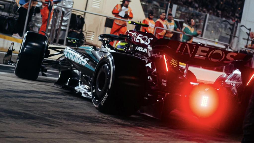 Mercedes estrena el W16 en pista un día antes de la pretemporada de F1 en Bahréin