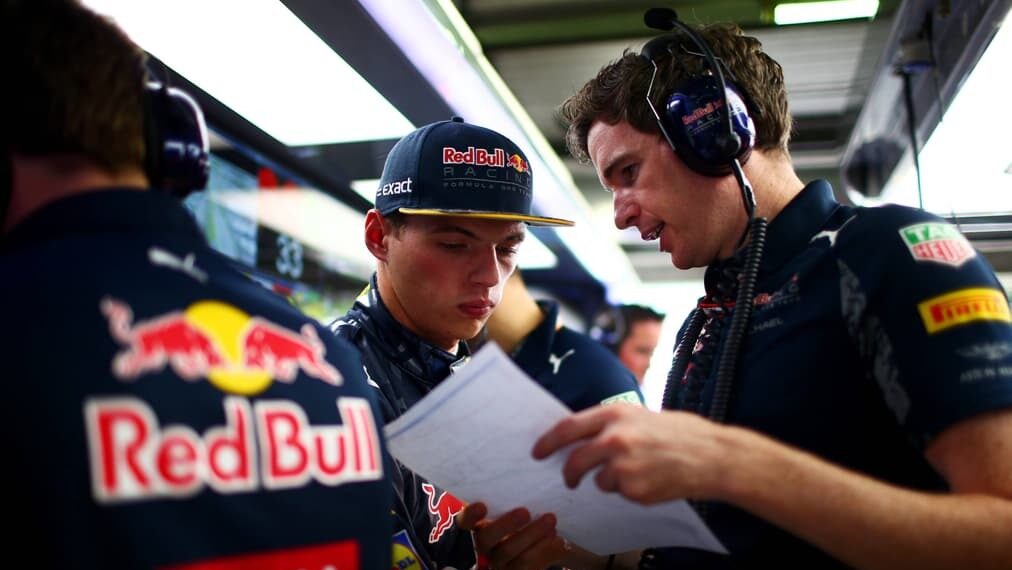 Verstappen sufre un revés en la búsqueda del quinto título y pierde a su ingeniero de carrera