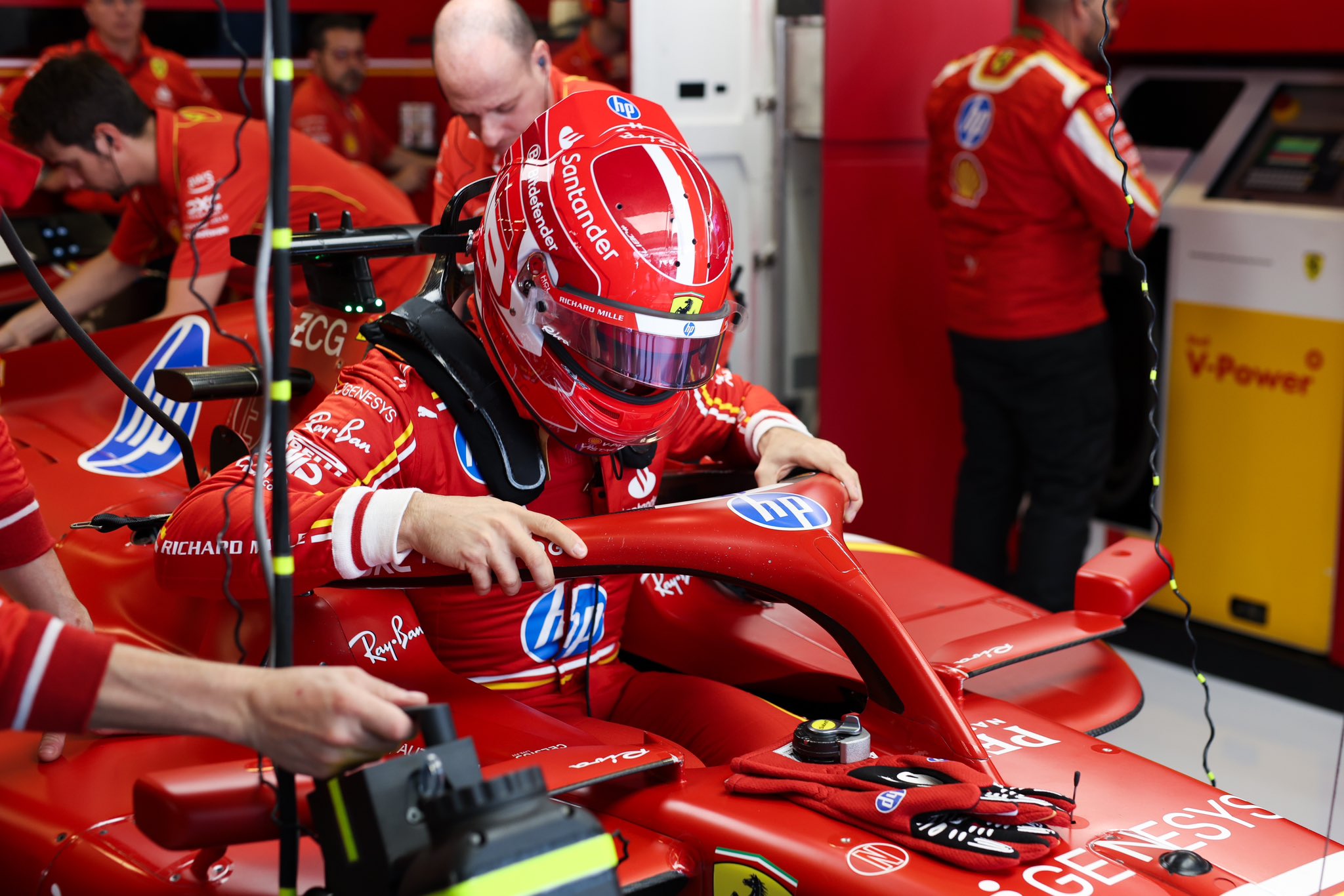 Leclerc espera «algo excepcional» de Ferrari para vencer a McLaren en Abu Dhabi