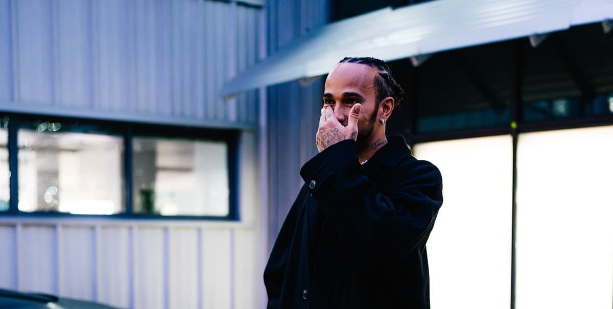 Hamilton se emociona en la despedida de la fábrica de Mercedes en Brackley: «Mi casa»