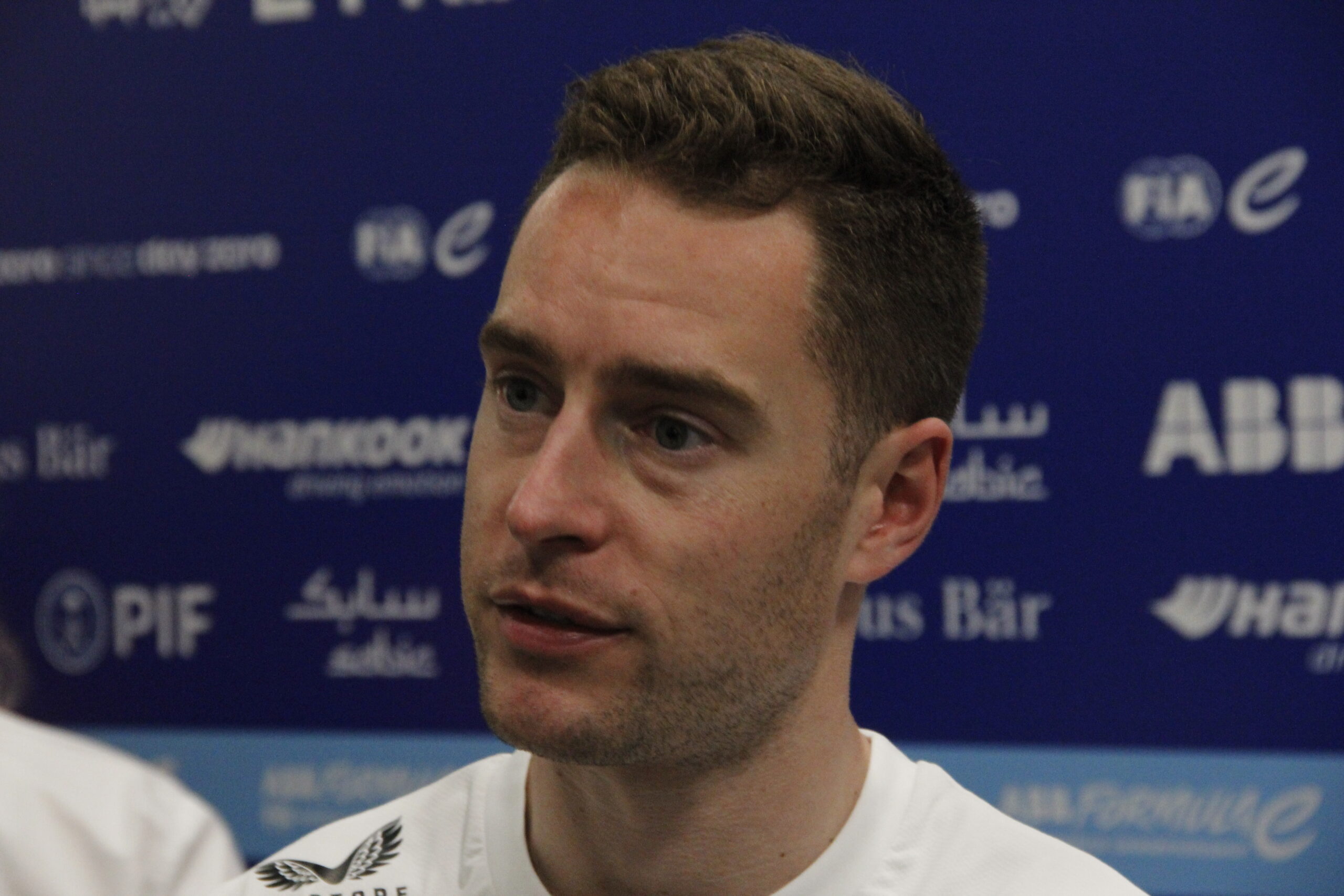 Vandoorne cobra Stellantis em meio a aquisições na Fórmula E: “Precisa me dar vaga”