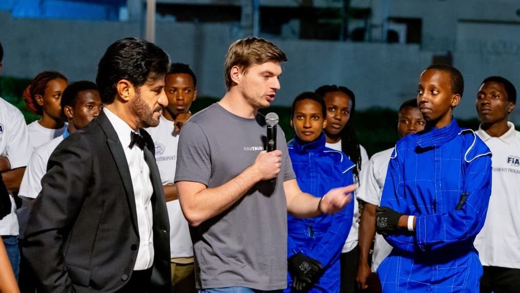Verstappen realiza servicio comunitario en Ruanda y elogia el “ambicioso” proyecto