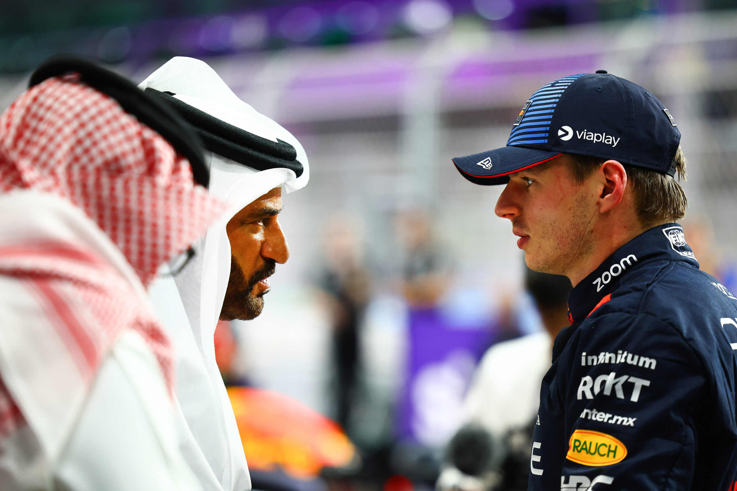 Verstappen chega a acordo com FIA e cumpre serviço comunitário em Ruanda