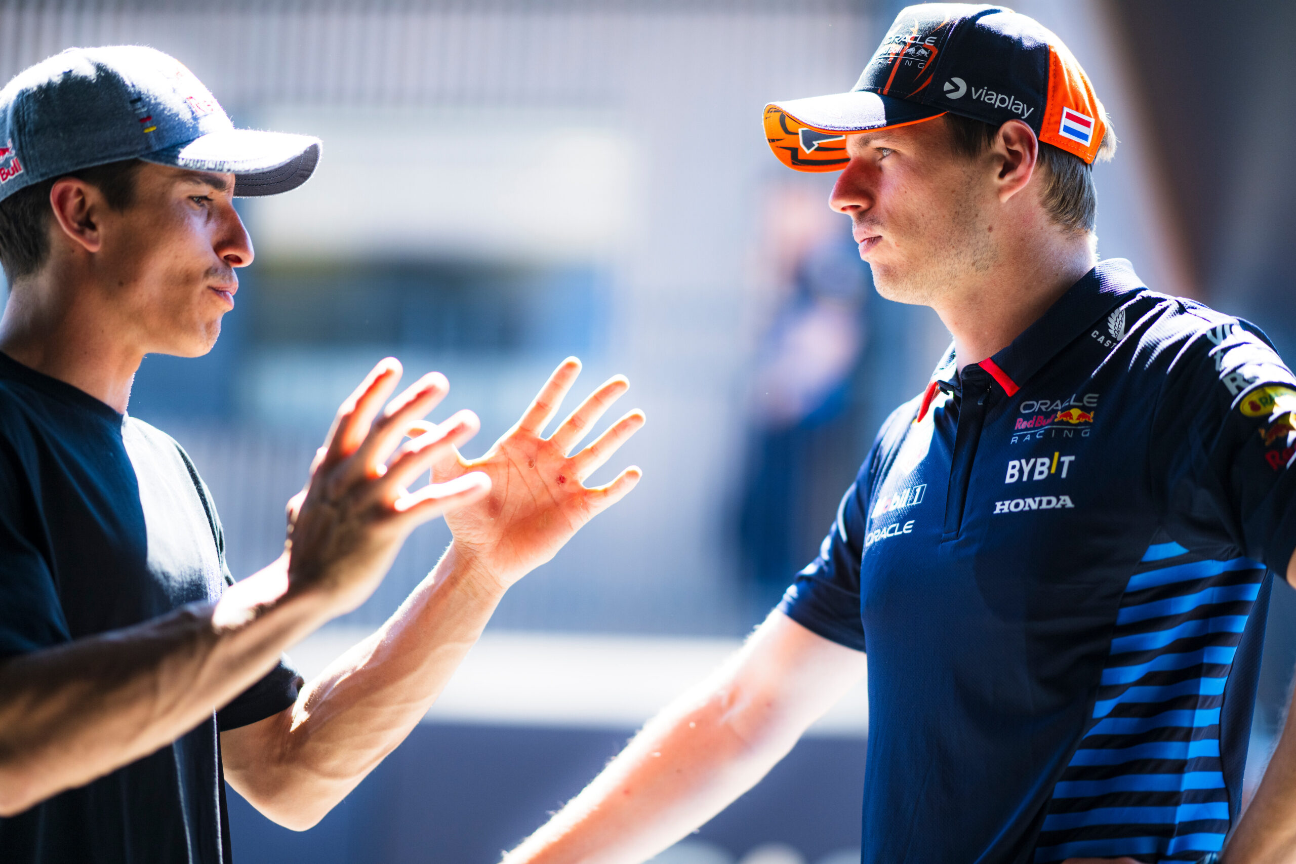 Verstappen revela desejo de testar MotoGP no futuro, mas aponta “preocupações” da Red Bull