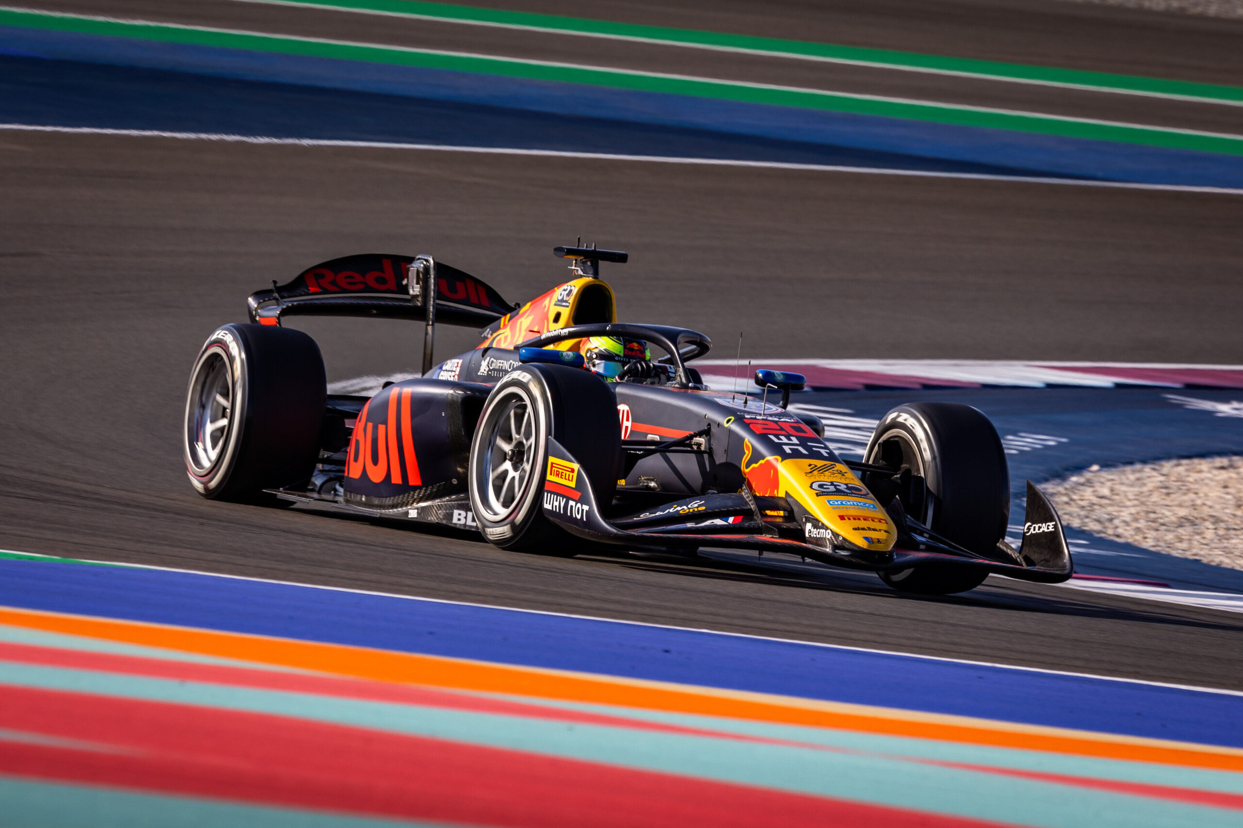Hadjar supera a Bortoleto y lidera único entrenamiento de la F2 en Abu Dhabi