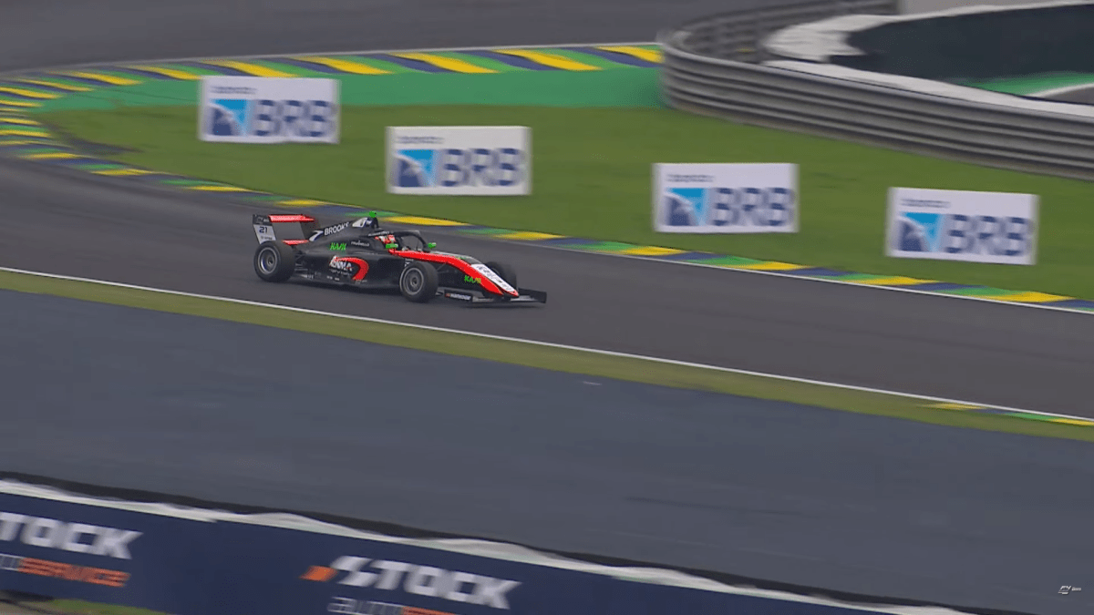 Cho ultrapassa Comparatto na largada e vence corrida 2 da F4 Brasil em Interlagos