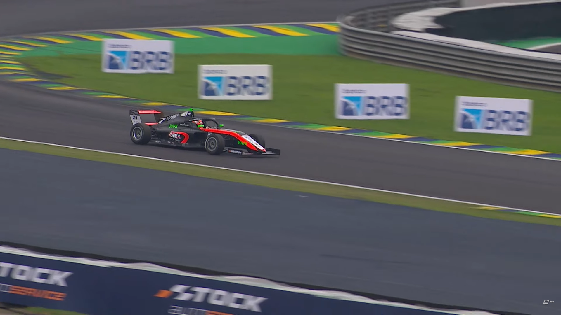 Cho ultrapassa Comparatto na largada e vence corrida 2 da F4 Brasil em Interlagos