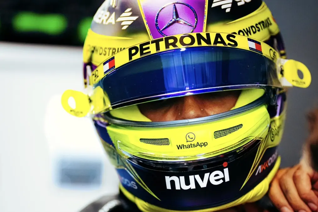 Hamilton culpa al tráfico de la eliminación en la Q1 de Abu Dhabi: “El coche estuvo genial”